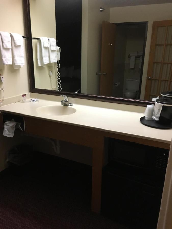 Moose Lake Lodge & Suites المظهر الخارجي الصورة