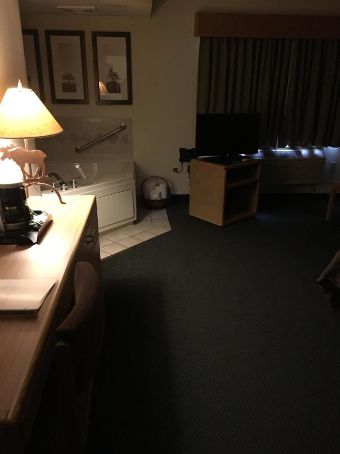 Moose Lake Lodge & Suites المظهر الخارجي الصورة