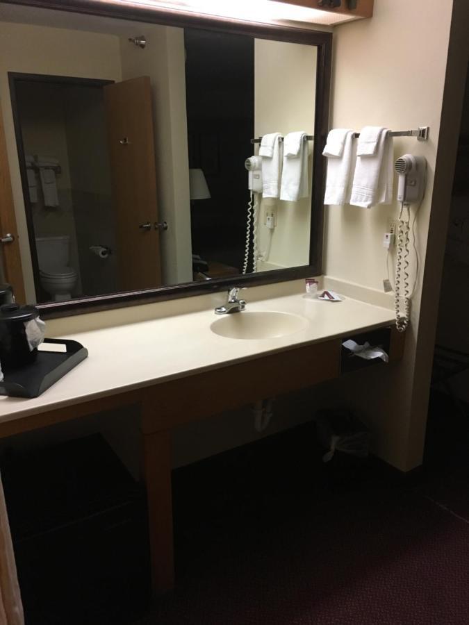 Moose Lake Lodge & Suites المظهر الخارجي الصورة