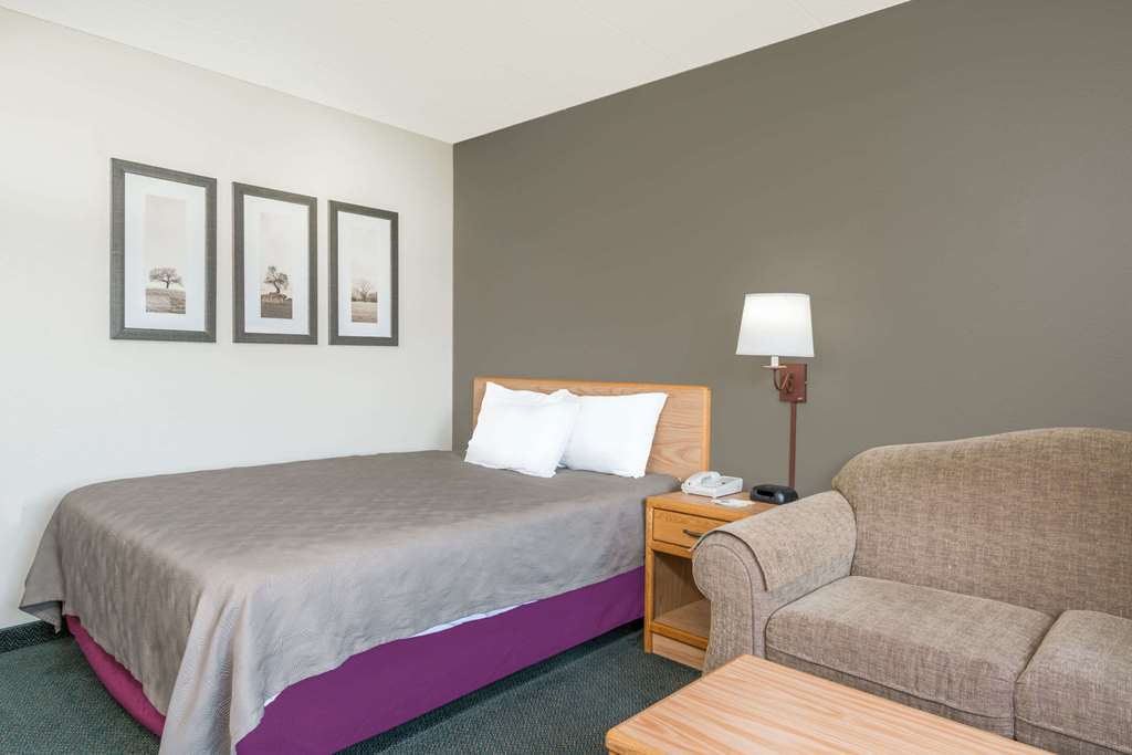 Moose Lake Lodge & Suites الغرفة الصورة