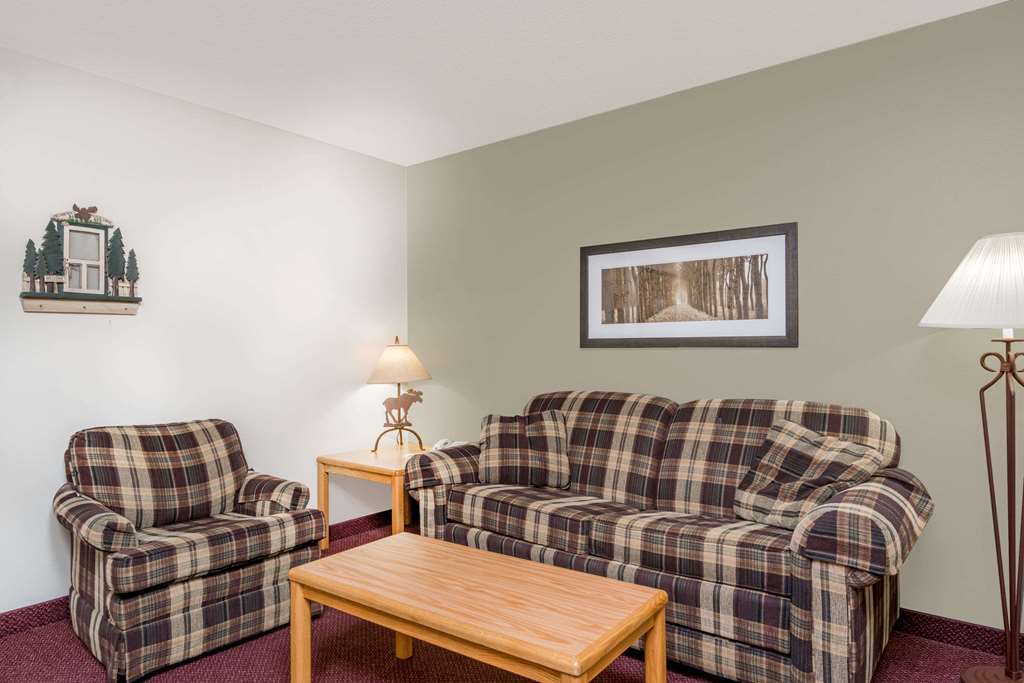 Moose Lake Lodge & Suites الغرفة الصورة