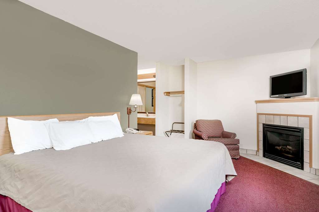 Moose Lake Lodge & Suites الغرفة الصورة