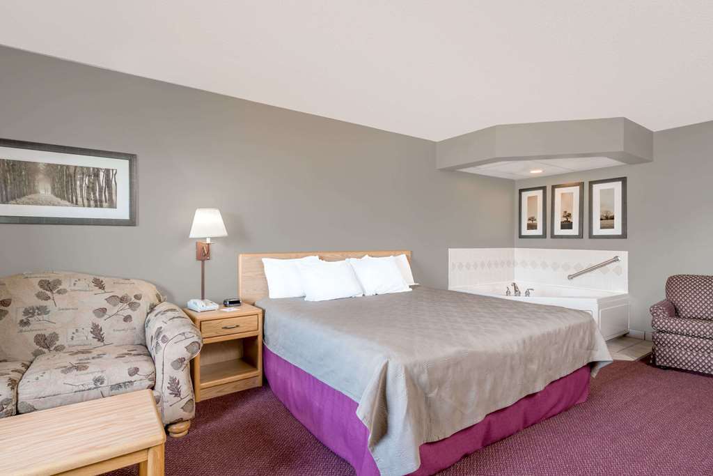 Moose Lake Lodge & Suites الغرفة الصورة